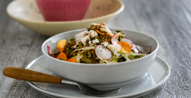 ΦΑΚΕΣ ΣΑΛΑΤΑ ΜΕ ΛΑΧΑΝΙΚΑ ΚΑΙ DRESSING ΜΕ ΜΥΡΩΔΙΚΑ
