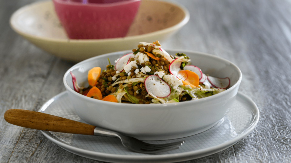 ΦΑΚΕΣ ΣΑΛΑΤΑ ΜΕ ΛΑΧΑΝΙΚΑ ΚΑΙ DRESSING ΜΕ ΜΥΡΩΔΙΚΑ