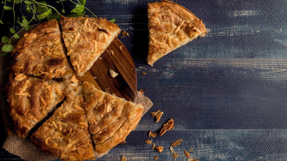 ΠΙΤΑ ΜΕ ΑΡΝΑΚΙ, ΡΥΖΙ ΚΑΙ ΤΥΡΙ ΦΕΤΑ