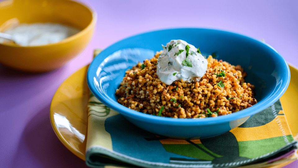TABBOULEH & QUINOA WITH YOGURT SAUCE